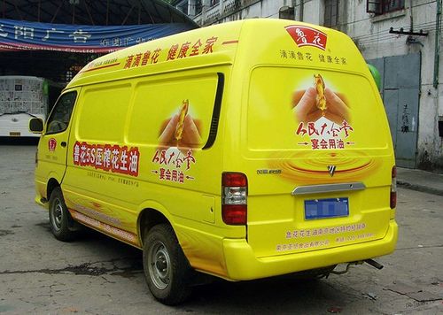 深圳市弘浩騰廣告 以高精度車貼工藝，塑造城市移動(dòng)名片